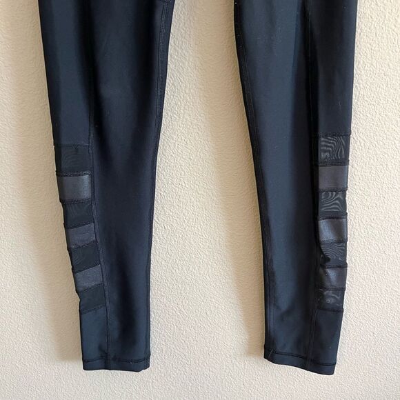 90 Degree Black Mesh Panel Leggings - Picture 3 of 5